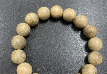 Vòng tay trầm hương tròn mộc