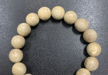 Vòng tay trầm hương tròn mộc