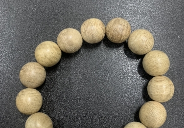 Vòng tay trầm hương tròn mộc