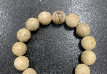 Vòng tay trầm hương tròn mộc