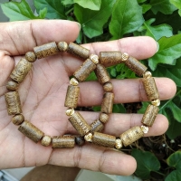 VÒNG TAY TRẦM HƯƠNG TỰ NHIÊN BANH 8 LY HẠT TRÚC
